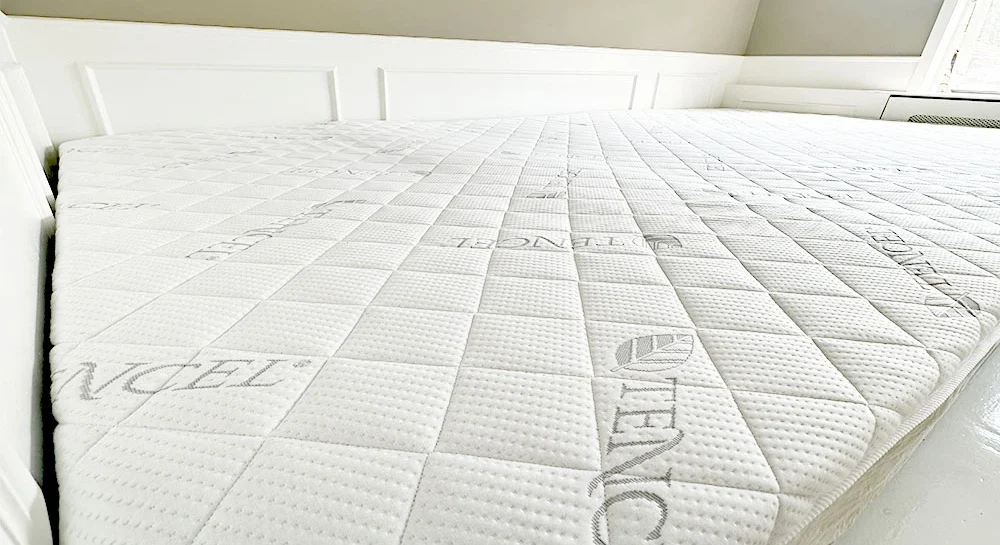 Anleitung: Ein Wand-zu-Wand-Bett bauen